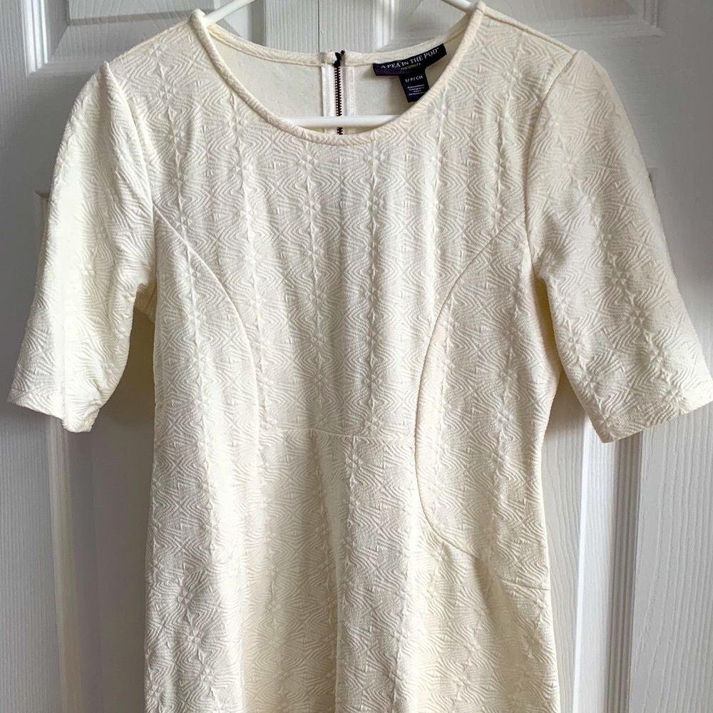 A Pea in the Pod structured maternity zipper top